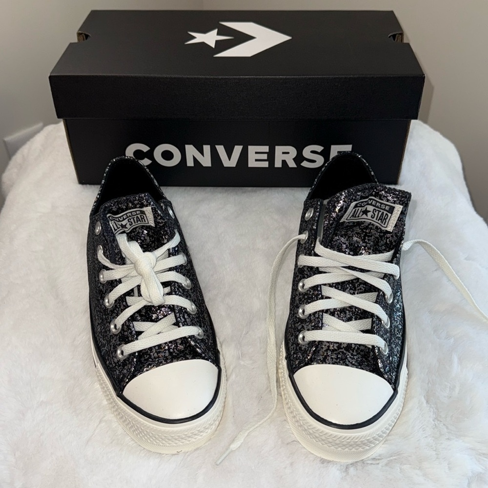 Converse Glittery Black and White Sneakers

CTAS OX
Black/Egret/Black